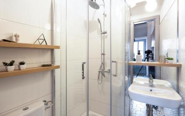 Old Town Courtyard Apartment with private parking
