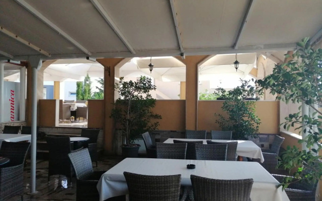 Villa Omra