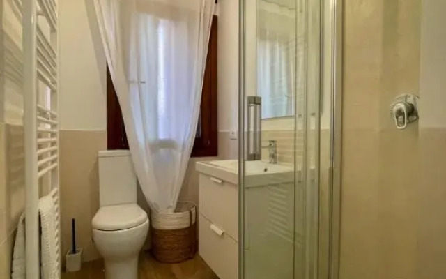 Palazzina privata di due piani con soppalco