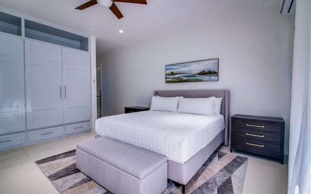 Luxury Oceanfront Villa Fully Staffed Pool Jacuzzi Movie Theatre