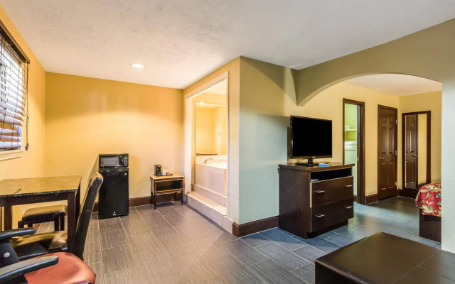 Rodeway Inn & Suites Houston near Medical Center