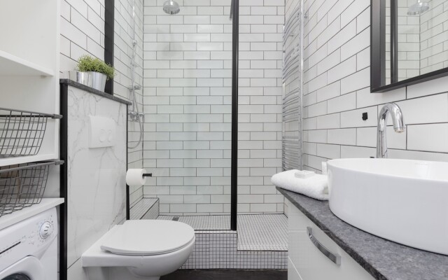 Trendy Apartment Wola by Renters