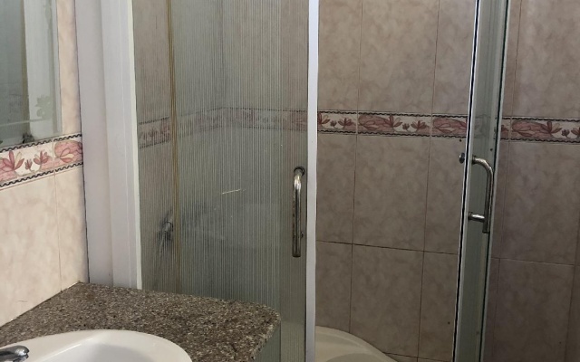 Cung Tuan Hotel – Bathroom – Hue