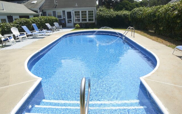 Allen Harbor Breeze Inn & Gardens