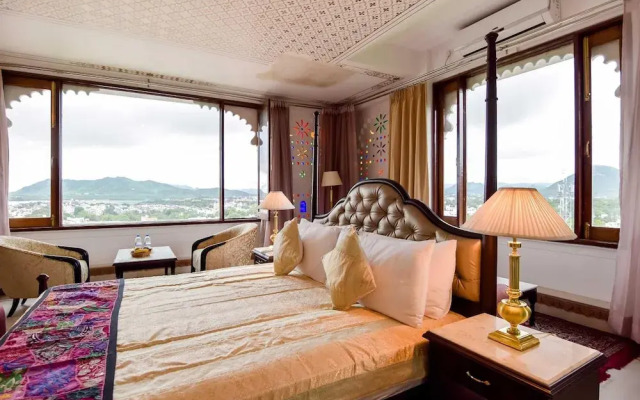 Hotel Raj Kuber