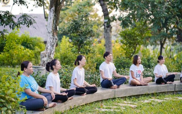 Tomodachi Retreat - Làng Mít