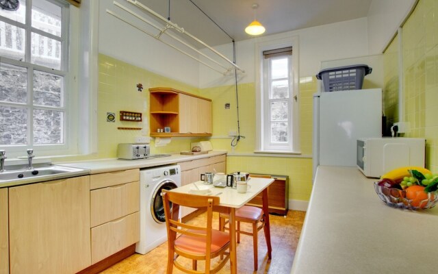 Modern Apartment in Tenby With Swimming Pool