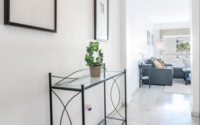 PR45- Beach front apartment Puerto Banus