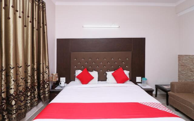 OYO 31120 Hotel Royale India