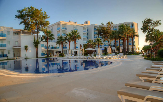 Le Bleu Hotel & Resort