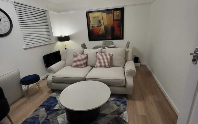 Lovely 2-bed Apartment in Grays