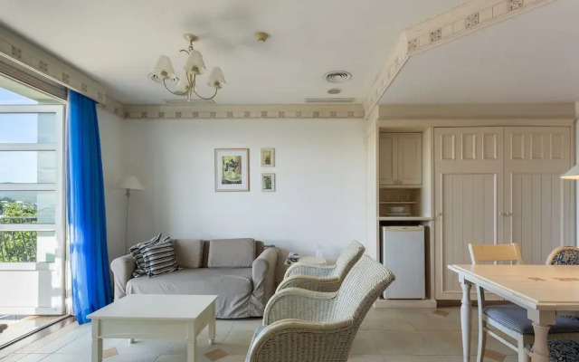 Suite com cozinha dentro de hotel ILCTOP
