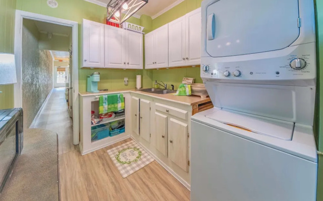 Stroll Into Town: Cozy Apartment in Kilmarnock