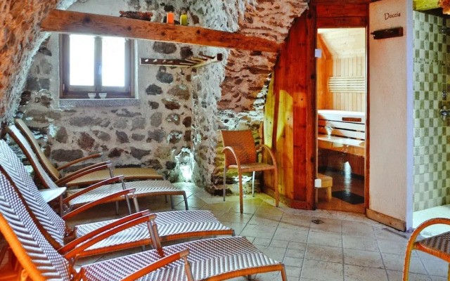 Apartment in Pellizzano Near Shopping