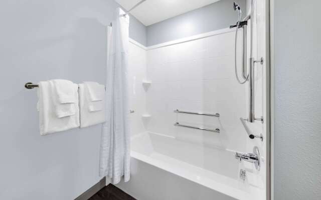 AmericInn by Wyndham International Falls
