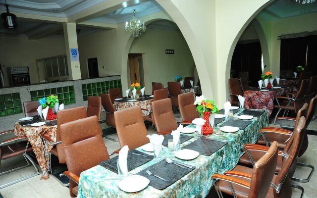 Richton Hotel & Suites