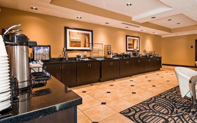 Best Western Plus Airport Inn & Suites