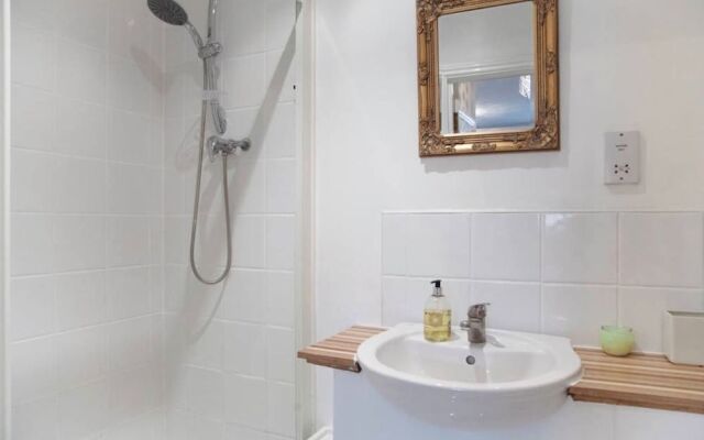 Lynbrook  Guests House