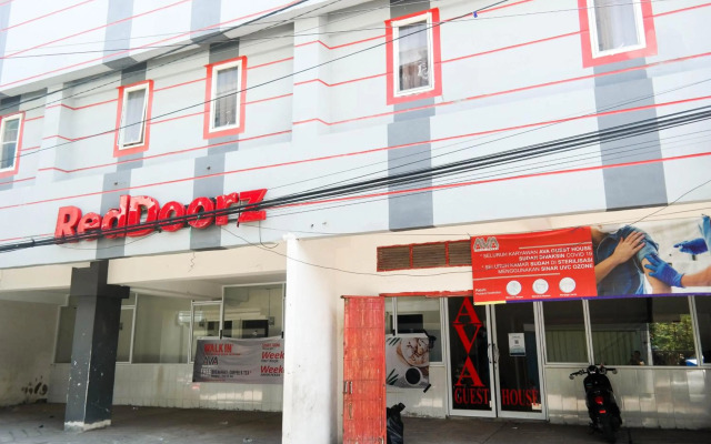RedDoorz At Losari Area 3