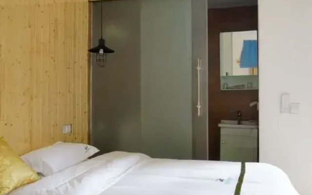 Luguhu Duoshe Inn