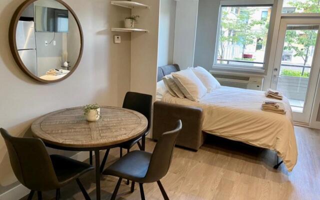 Modern and cozy Courtyard View