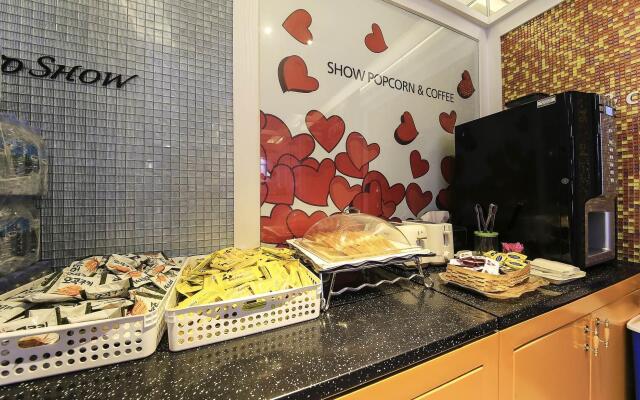 Show Hotel