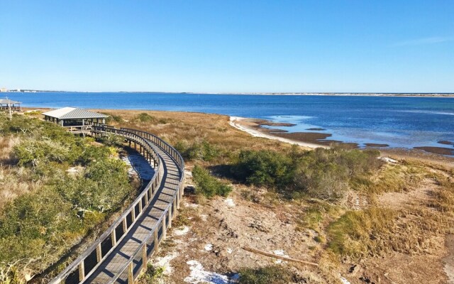 Beachfront Windemere Condos by Hosteeva