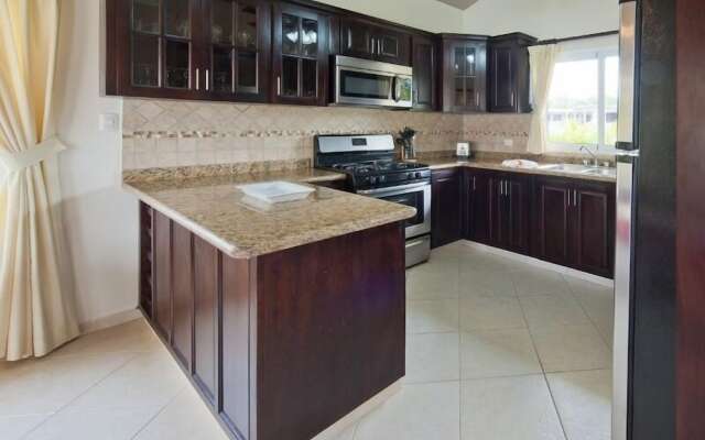 Privacy and comfort luxury 6 bedroom villa