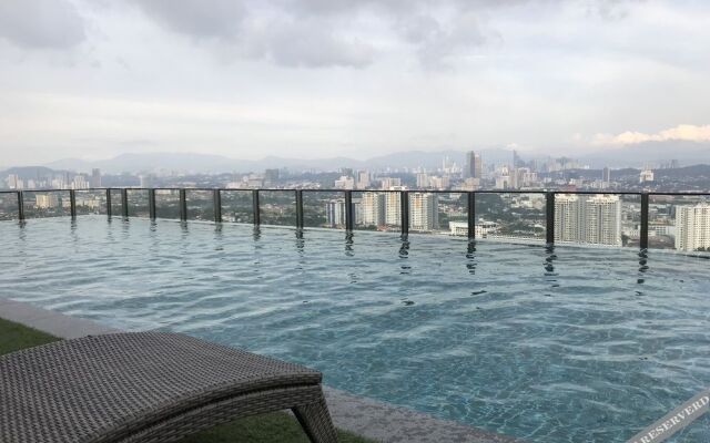 Charming Suite at Sunway and PJ