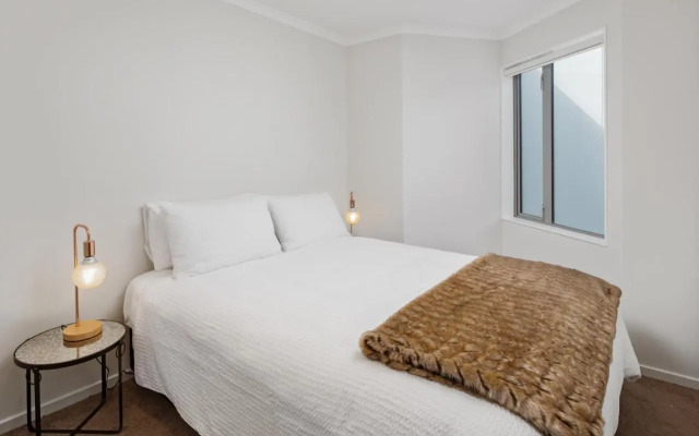 Oxleys Penthouse 506