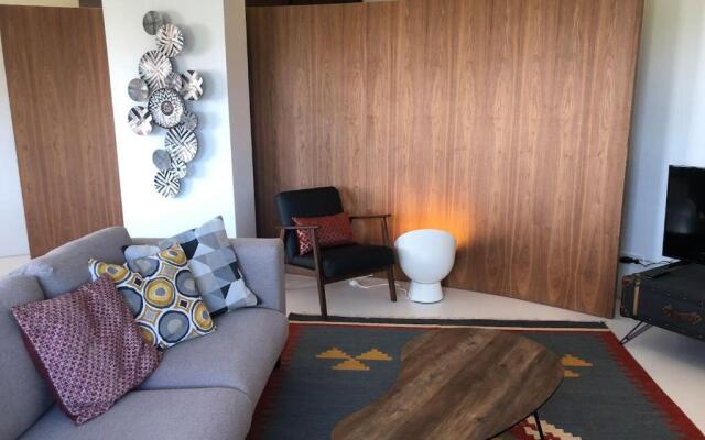 Architectural poetry in an unique 3bdrs view flat