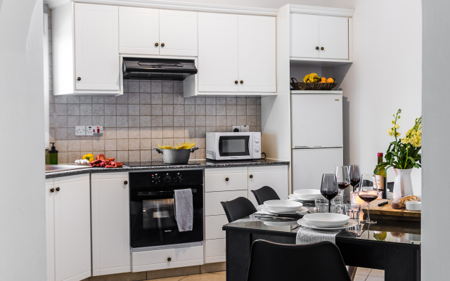 Artemis Cynthia Complex