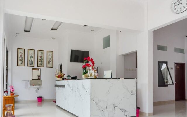 RedDoorz near Jawa Timur Park 3