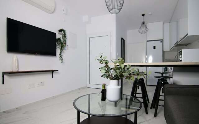 Phaedrus Living: Seaside Romantic Flat Limnaria123