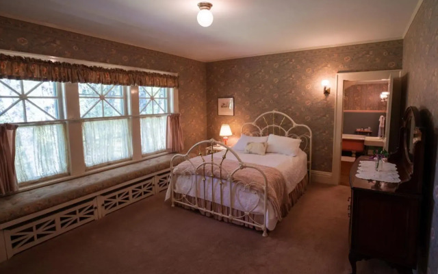 McCloud Hotel