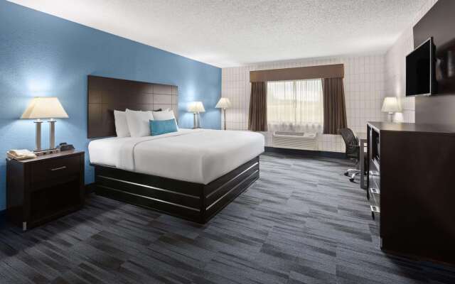 Baymont Inn and Suites by Wyndham Farmington, MO