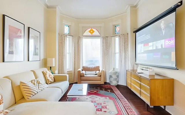 Charming Family House 3 Bdr with Balcony