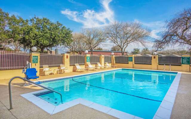 La Quinta Inn & Suites by Wyndham Beeville