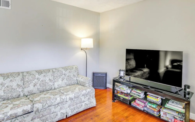 Cozy Memphis Vacation Rental Near Beale Street!