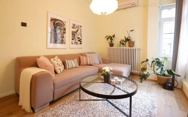 Vibrant Flat With Excellent Location in Beyoglu