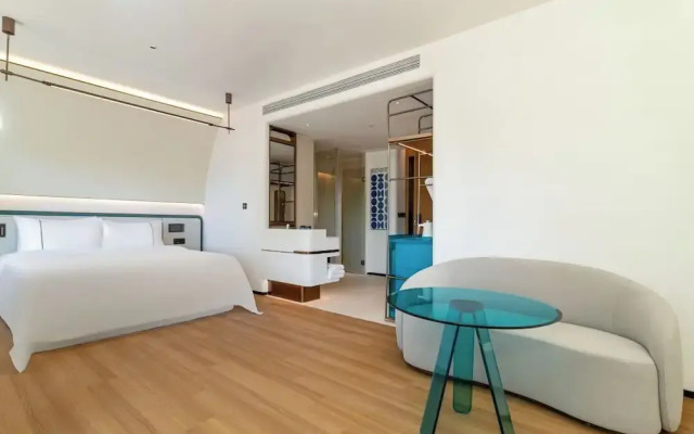 YEE HOTEL (free shuttle bus to Canton Fair Venue）