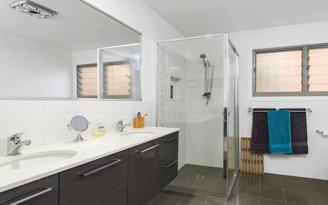 Sunny-Daze - Bonny Hills