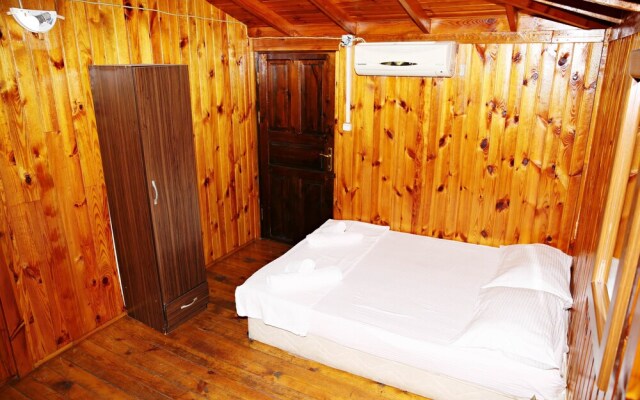Olimpos Salinas Wooden Houses