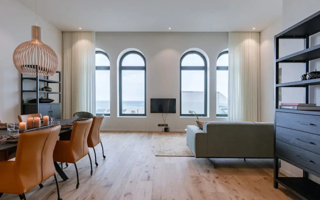Serene Dikefront Apartment With en Suite Bedrooms and Stunning Views
