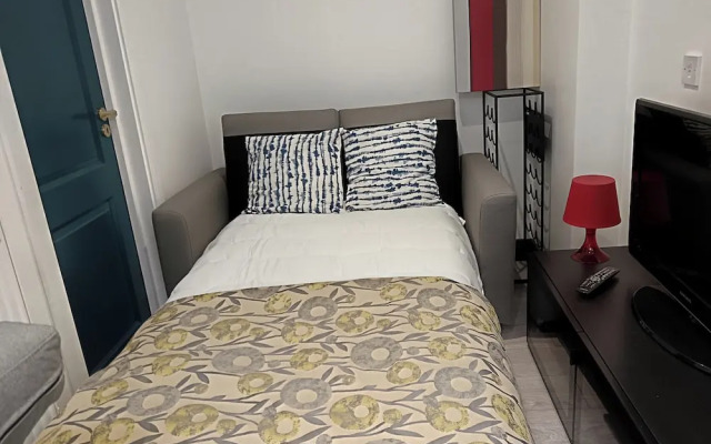 High Wycombe - 1bed Apartment - Sleeps 3 - Parking