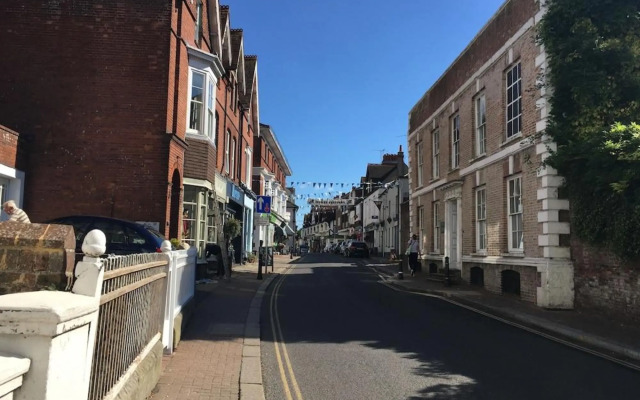 Morleys Bistro | By Huluki Sussex Stays