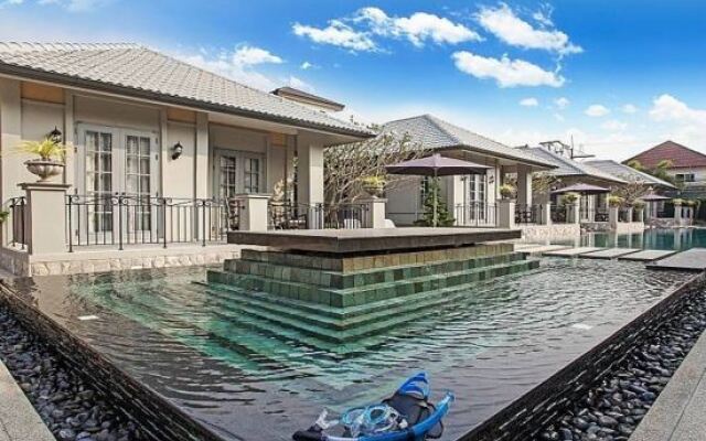 Downtown Tropical 9 Bedroom Luxury Pool Villa