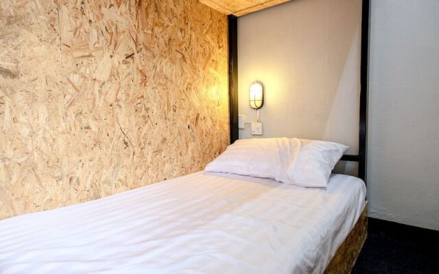 The Hubs Hug Hostel