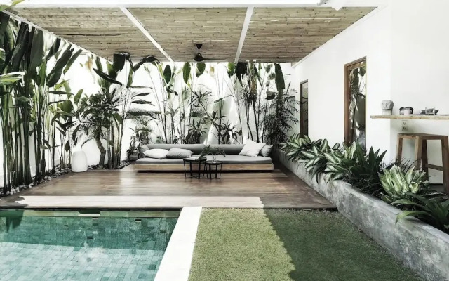 Villa Q - Contemporary Pool House