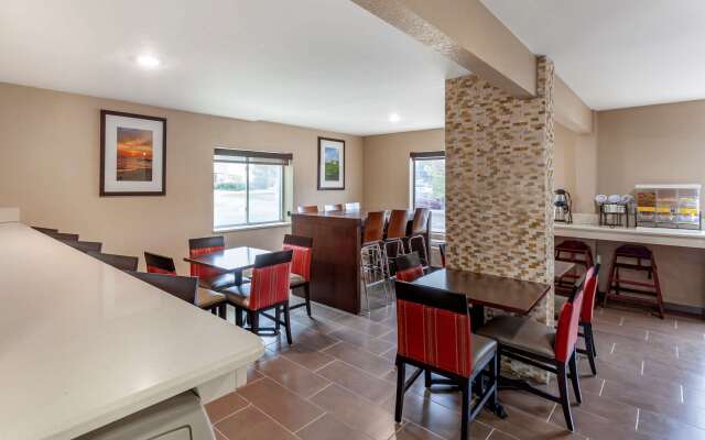 Clarion Pointe Racine - Mount Pleasant